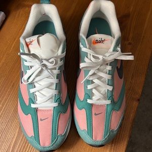 Air Max Dawn Rust Pink / Iron Grey / Jade Glaze Size 8